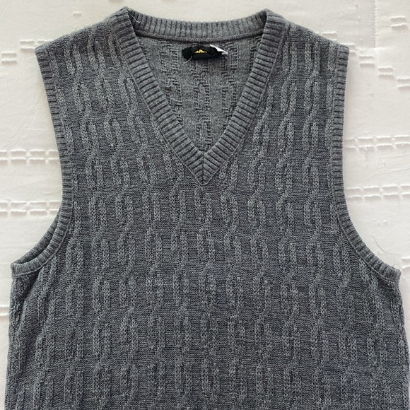 men’s large gray sweater vest - Picture 3 of 8